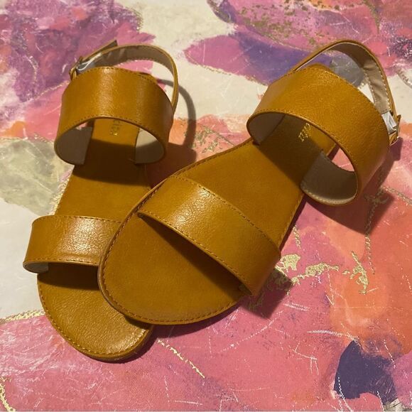 💥DB Lucita adjustable Buckle closure Open Toe Ankle Strap sandals size 7.5 - Picture 1 of 11